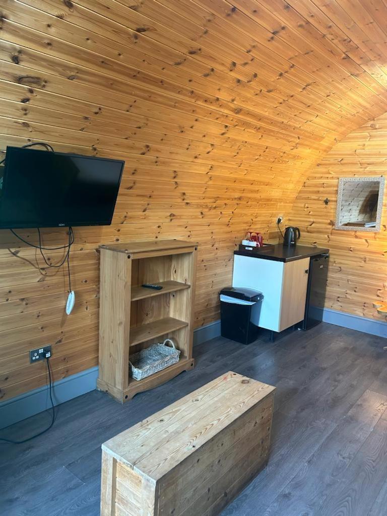 Original Glamping Pod With Hot Tub Hotel Frodsham Exterior photo