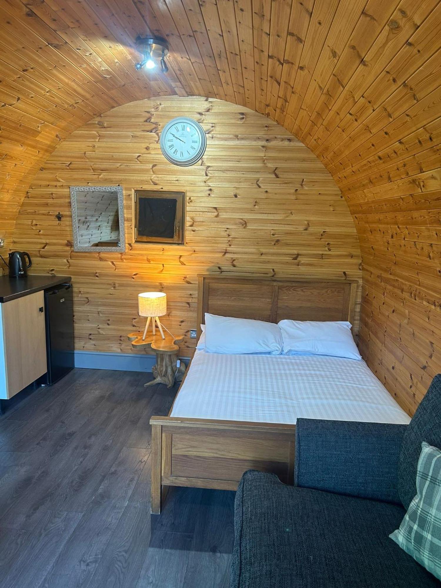 Original Glamping Pod With Hot Tub Hotel Frodsham Exterior photo